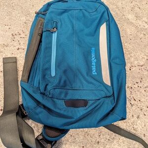 Patagonia Sling Bag 8L- Turquoise/Teal Color - New without tags.